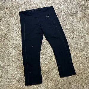 Lorna Jane premium black tummy panel Capri Medium Ff